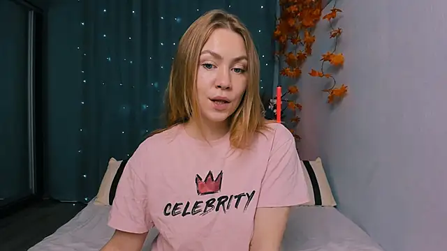 InsatiableFoxX online show from October 29, 2025, 8:54 pm