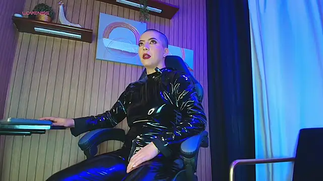 Camila Chainn online show from October 29, 2025, 6:37 am