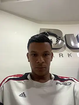 Snapshot of Onel9701 chatting on March 21, 2026, 6:44 pm Onel9701 online show from March 21, 2026, 6:44 pm