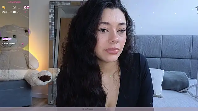 Snapshot of Soffimoon_ chatting on August 4, 2026, 9:28 pm Soffimoon online show from August 4, 2026, 9:28 pm