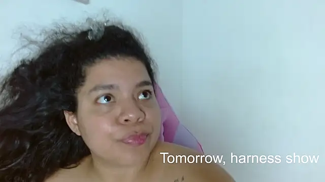 yulissa18 online show from December 4, 2024, 6:44 am