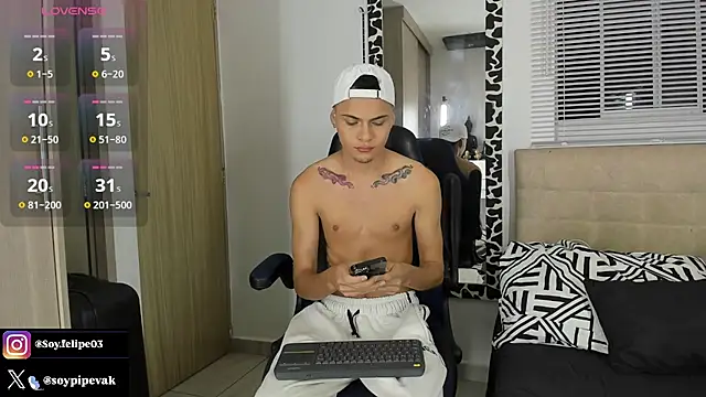 soyander03  online show from October 11, 2025, 10:25 am