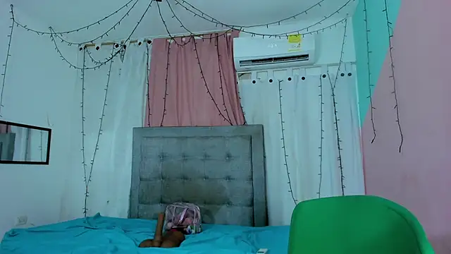 valentina 0  online show from October 21, 2025, 3:51 am