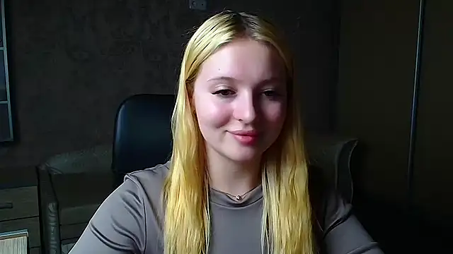 Snapshot of Milka_kiss_ chatting on April 29, 2026, 5:30 pm Milka kiss online show from April 29, 2026, 5:30 pm