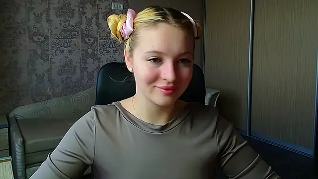 Snapshot of Milka_kiss_ chatting on May 16, 2026, 9:39 am Milka kiss online show from May 16, 2026, 9:39 am