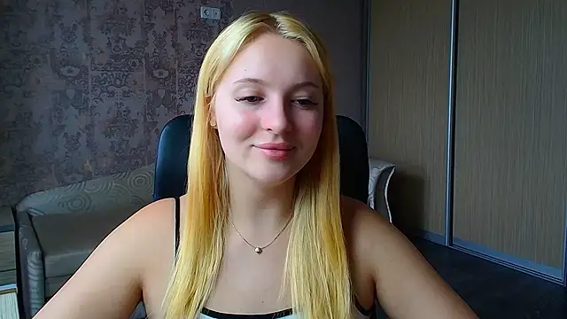 Snapshot of Milka_kiss_ chatting on June 3, 2026, 12:08 pm Milka kiss online show from June 3, 2026, 12:08 pm