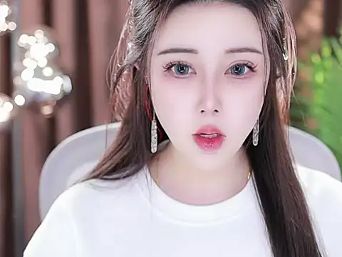 Qiaoqiao  online show from March 3, 2025, 4:14 pm