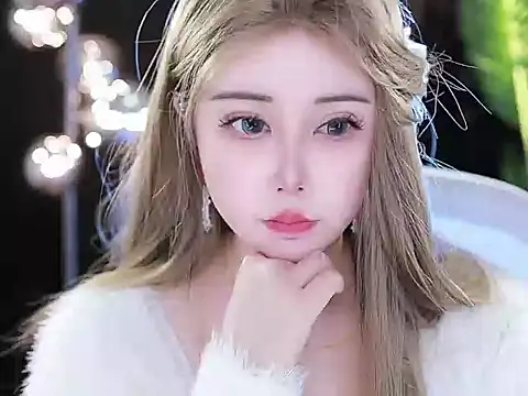 Qiaoqiao  online show from March 11, 2025, 4:18 pm