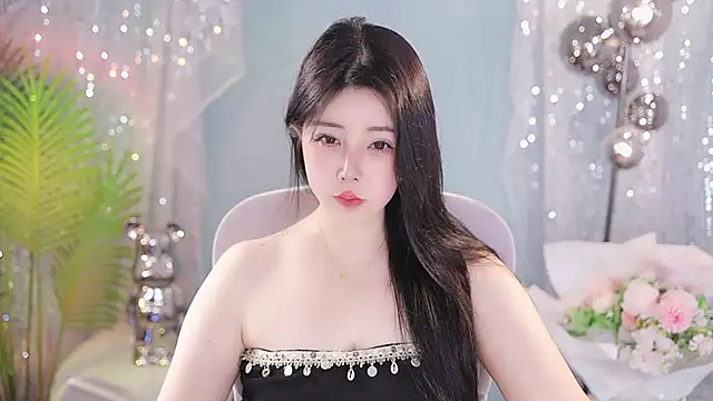 Qiaoqiao  online show from September 12, 2025, 12:49 pm