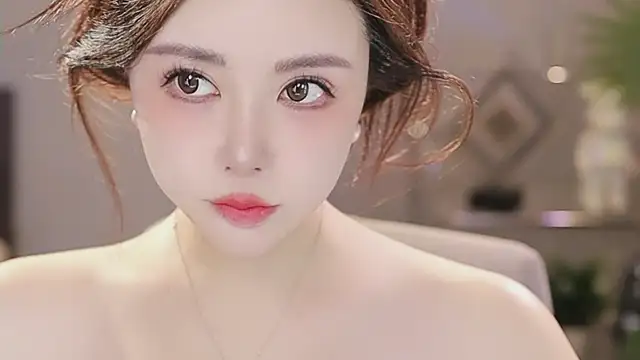 Qiaoqiao  online show from January 15, 2026, 3:27 pm