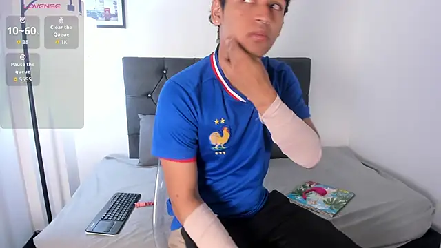 axel ps online show from November 14, 2025, 8:40 pm