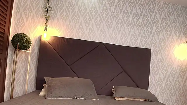 flavia cruz online show from November 11, 2025, 7:25 pm