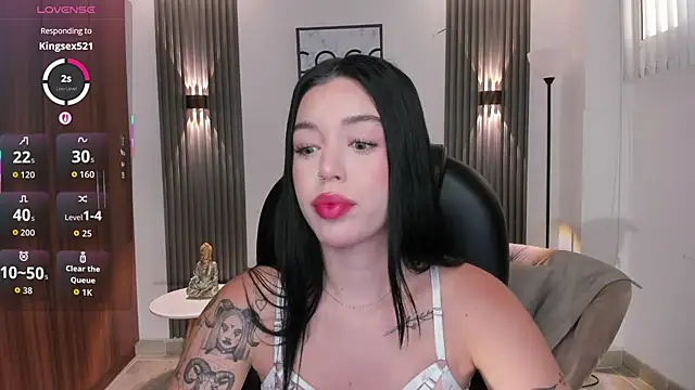 zoee jackson online show from June 1, 2026, 7:37 pm
