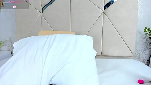 Snapshot of LilitRobins chatting on October 15, 2025, 9:37 pm LilitRobins online show from October 15, 2025, 9:37 pm