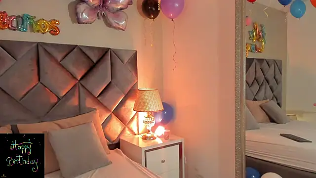 Luisa0110 online show from October 1, 2025, 8:37 pm