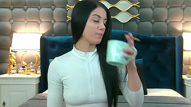 LeyaCass online show from January 16, 2025, 5:53 am