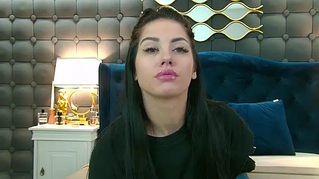 LeyaCass online show from February 2, 2025, 4:15 am