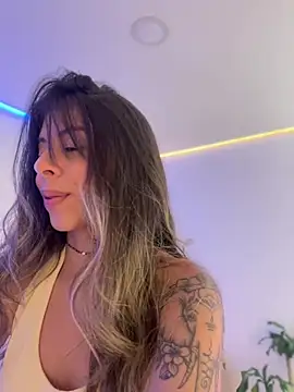 AmmyCollinsW online show from April 21, 2026, 8:12 pm