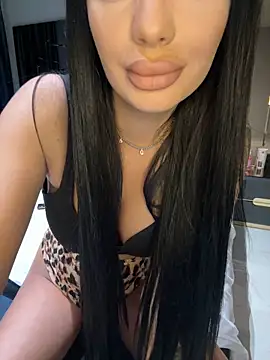 amirahylerr online show from January 28, 2025, 8:47 pm