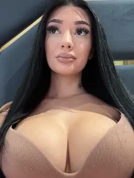 amirahylerr online show from October 6, 2025, 1:41 pm