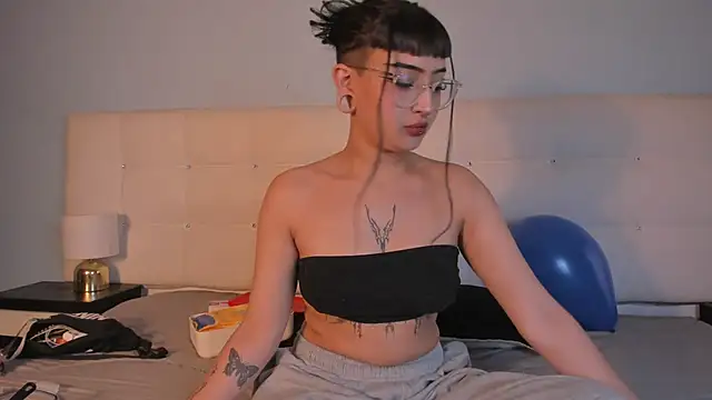 Cintya Kros online show from December 2, 2024, 8:22 pm