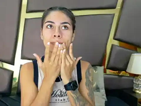 NicoleEsposito online show from October 16, 2025, 1:01 pm