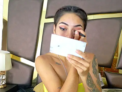 NicoleEsposito online show from October 17, 2025, 1:14 pm