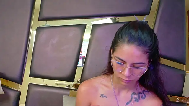 NicoleEsposito online show from November 27, 2025, 1:02 pm