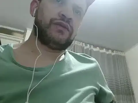 camiloking1720 online show from December 19, 2024, 12:56 pm