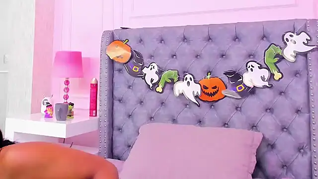 HaileeRoberts online show from October 9, 2025, 12:36 pm