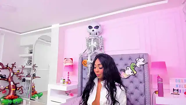 HaileeRoberts online show from October 28, 2025, 12:30 pm