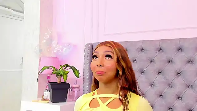 HaileeRoberts online show from April 21, 2026, 12:22 pm