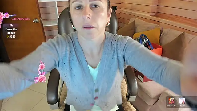 Snapshot of Victoria_collins_1 chatting on May 6, 2026, 10:53 am Victoria collins 1 online show from May 6, 2026, 10:53 am
