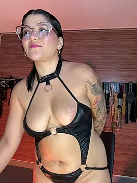 Snapshot of yey_bdsm chatting on May 1, 2026, 4:44 pm yey bdsm online show from May 1, 2026, 4:44 pm