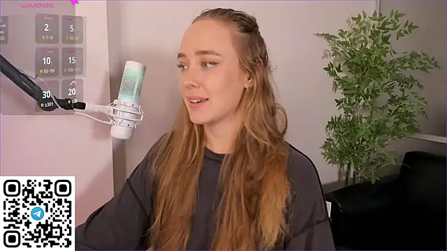 AngelPaull online show from March 11, 2025, 2:43 am