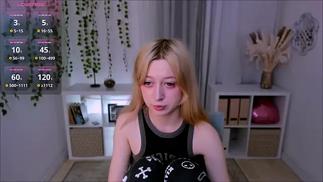 SaintGirl online show from February 21, 2025, 10:39 am