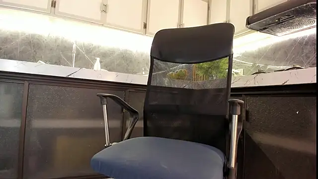 antony bigdick  online show from December 2, 2025, 1:44 am