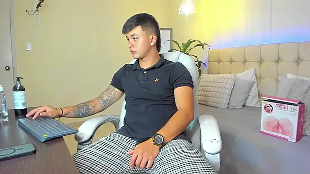 Cristopher strong online show from February 16, 2025, 2:31 am