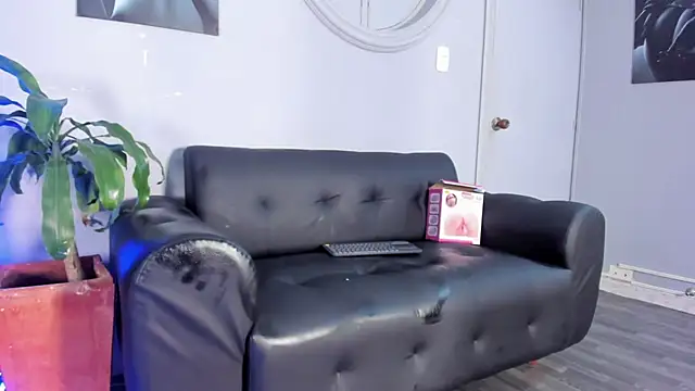 Cristopher strong online show from March 18, 2025, 3:31 pm