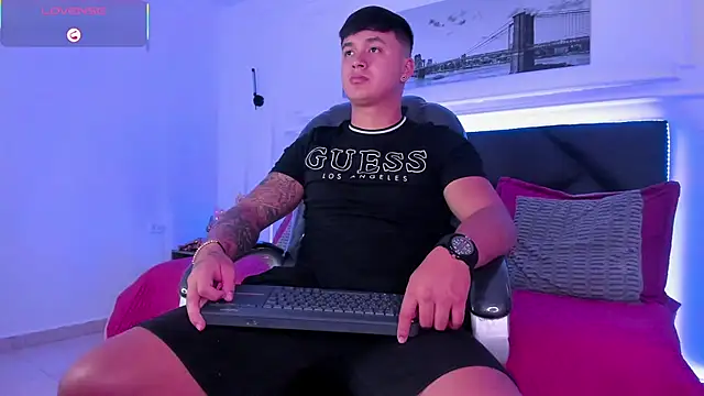Snapshot of Cristopher_strong chatting on April 26, 2026, 1:53 pm Cristopher strong online show from April 26, 2026, 1:53 pm