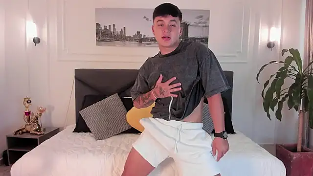 Snapshot of Cristopher_strong chatting on May 1, 2026, 1:26 pm Cristopher strong online show from May 1, 2026, 1:26 pm