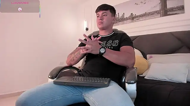 Snapshot of Cristopher_strong chatting on May 8, 2026, 1:38 pm Cristopher strong online show from May 8, 2026, 1:38 pm