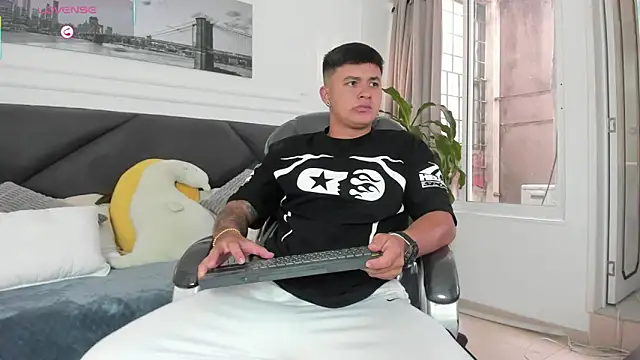 Snapshot of Cristopher_strong chatting on May 11, 2026, 2:01 pm Cristopher strong online show from May 11, 2026, 2:01 pm