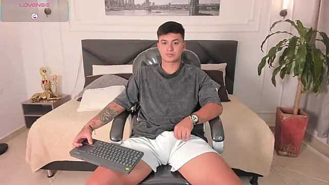 Snapshot of Cristopher_strong chatting on May 17, 2026, 1:51 pm Cristopher strong online show from May 17, 2026, 1:51 pm