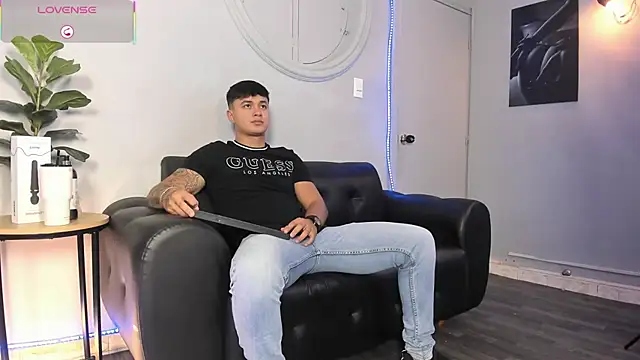 Snapshot of Cristopher_strong chatting on May 26, 2026, 12:45 pm Cristopher strong online show from May 26, 2026, 12:45 pm