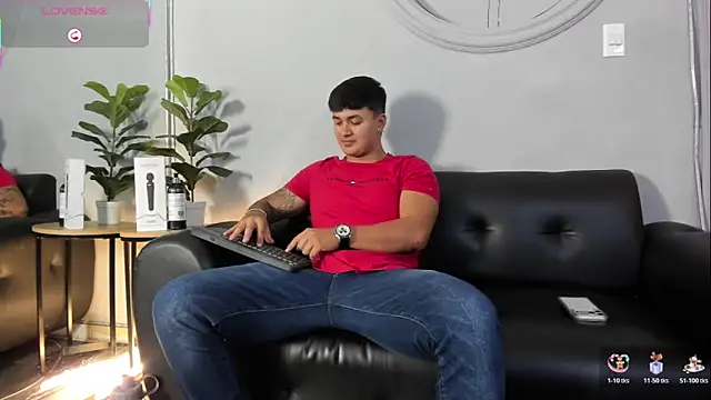 Snapshot of Cristopher_strong chatting on June 3, 2026, 1:46 pm Cristopher strong online show from June 3, 2026, 1:46 pm