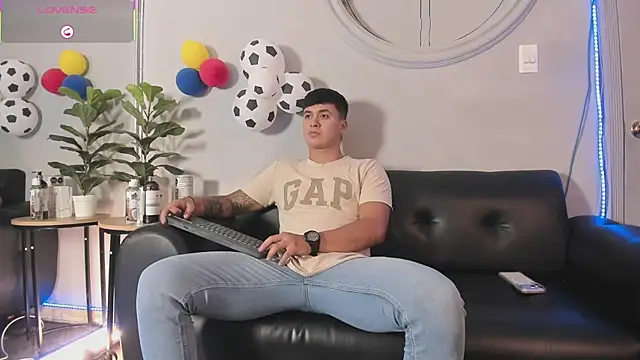 Snapshot of Cristopher_strong chatting on July 1, 2026, 12:40 pm Cristopher strong online show from July 1, 2026, 12:40 pm