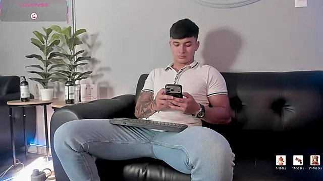 Snapshot of Cristopher_strong chatting on July 23, 2026, 1:53 pm Cristopher strong online show from July 23, 2026, 1:53 pm