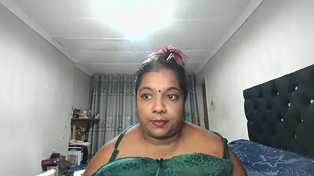 Indianmayaxoxo online show from November 19, 2025, 8:09 pm