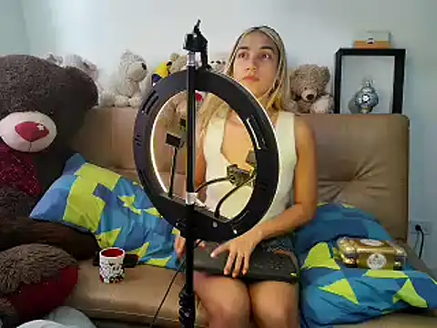 mandy berrys online show from February 3, 2025, 7:00 pm